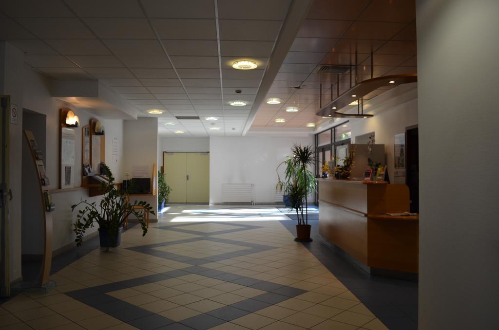 Kyriad Direct Montauban Centre Buitenkant foto