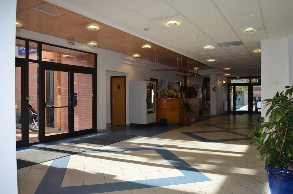 Kyriad Direct Montauban Centre Buitenkant foto
